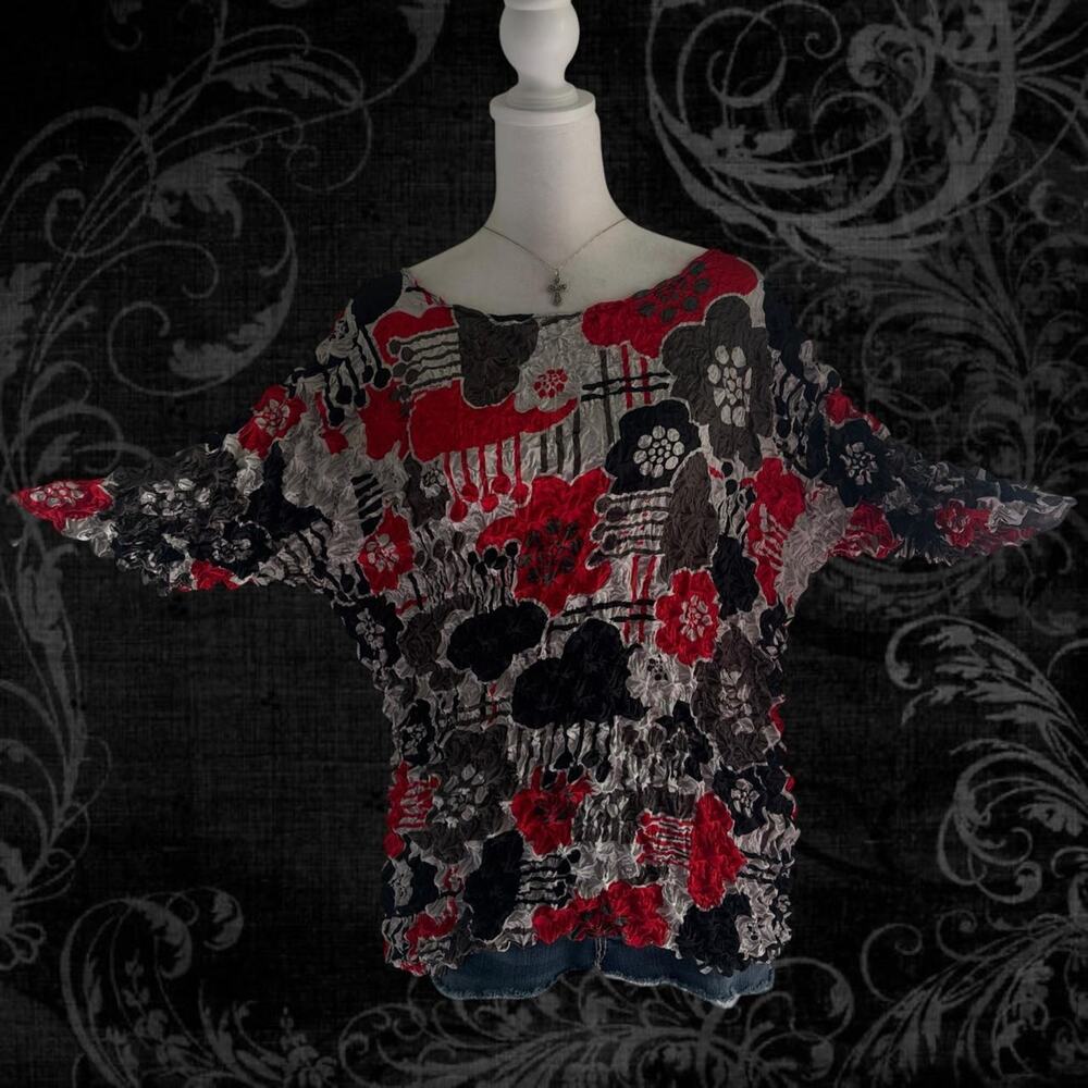 black red white abstract patchwork floral print crinkle cut boho whimsical top